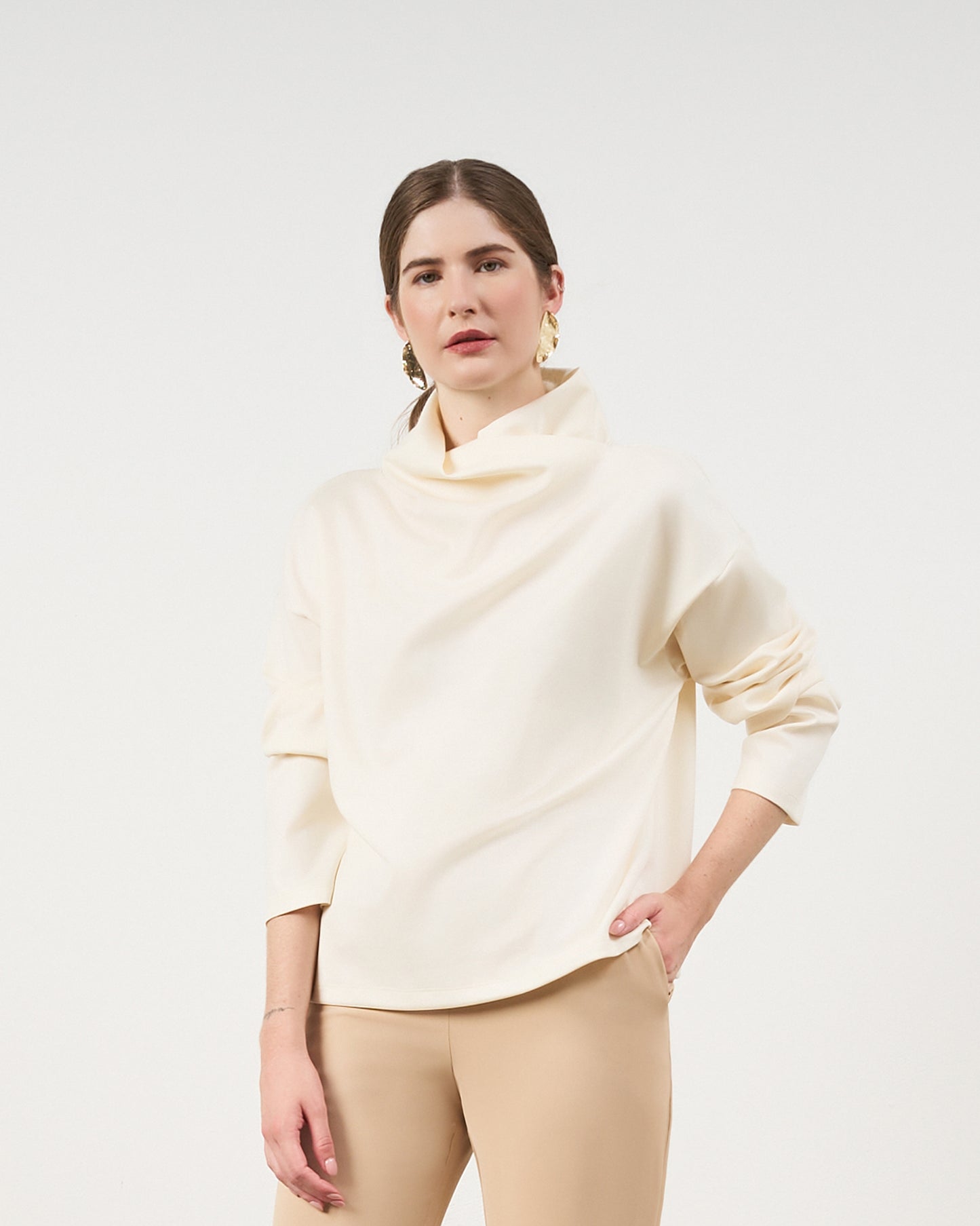 Blusa Ampla Gola Diferentona - Chantilly
