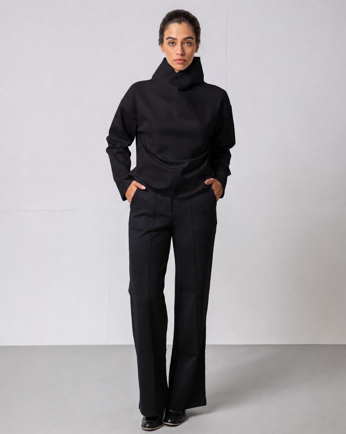 Blusa Ampla Gola Diferentona -  Preto