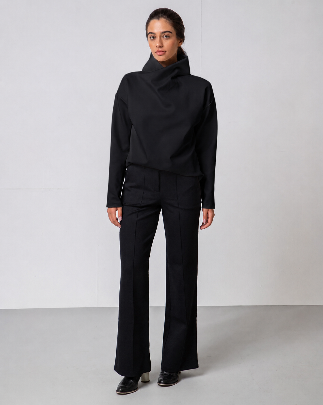 Blusa Ampla Gola Diferentona -  Preto