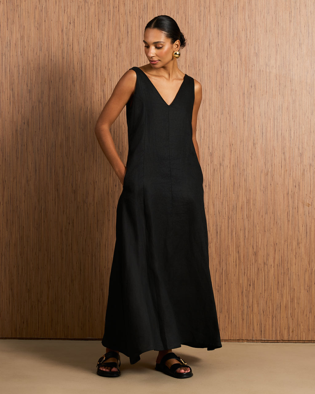 Vestido Evasê Recortes - Preto