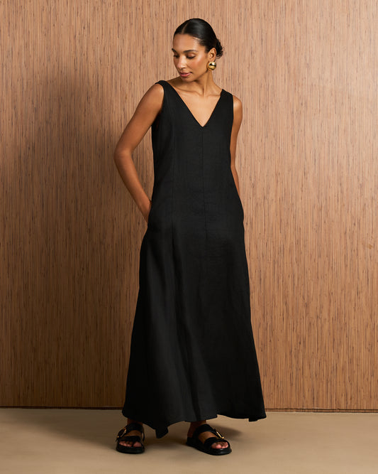 Vestido Evasê Recortes - Preto