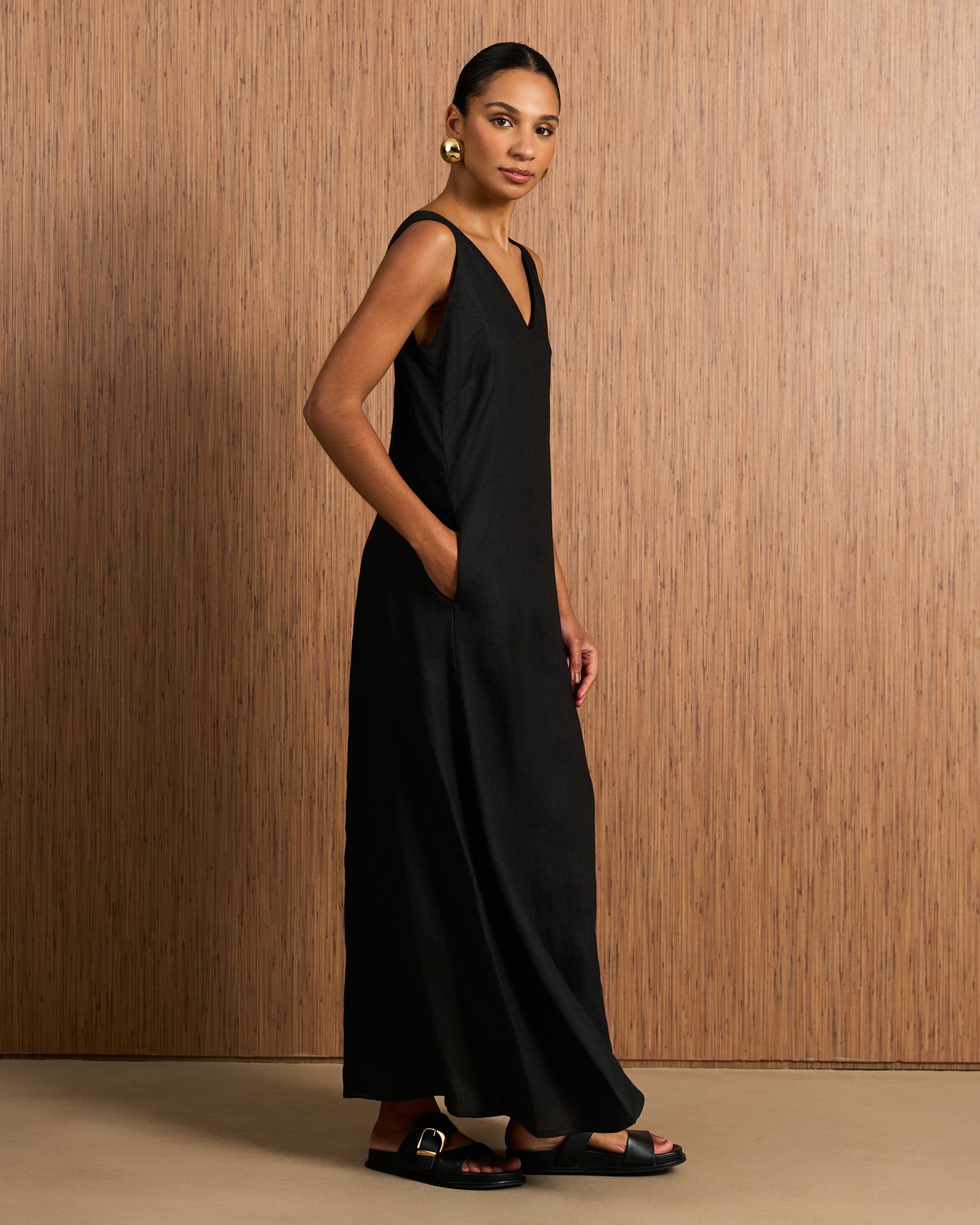 Vestido Evasê Recortes - Preto