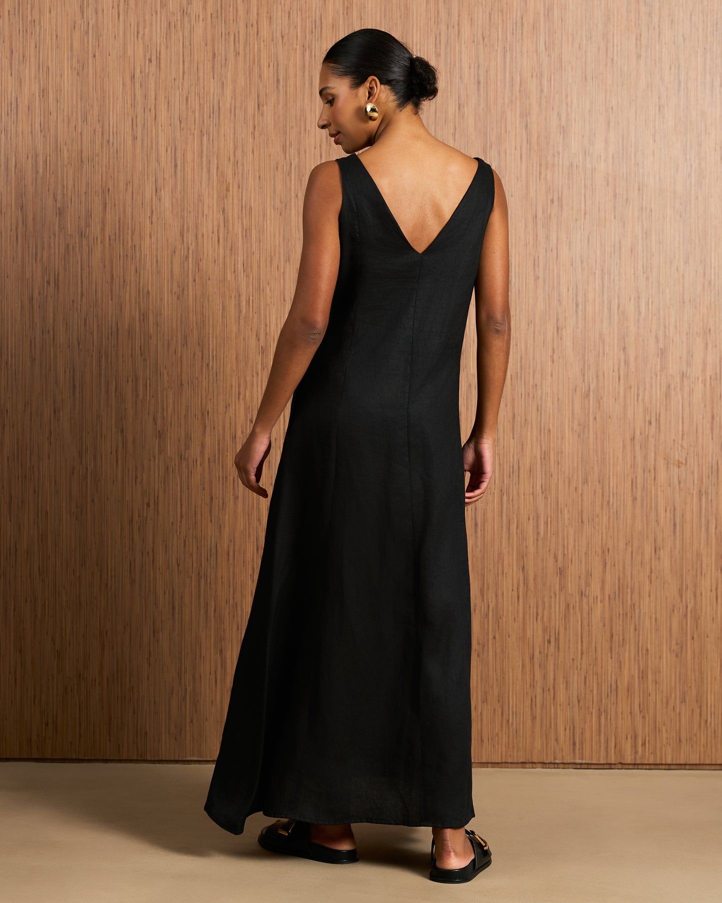 Vestido Evasê Recortes - Preto